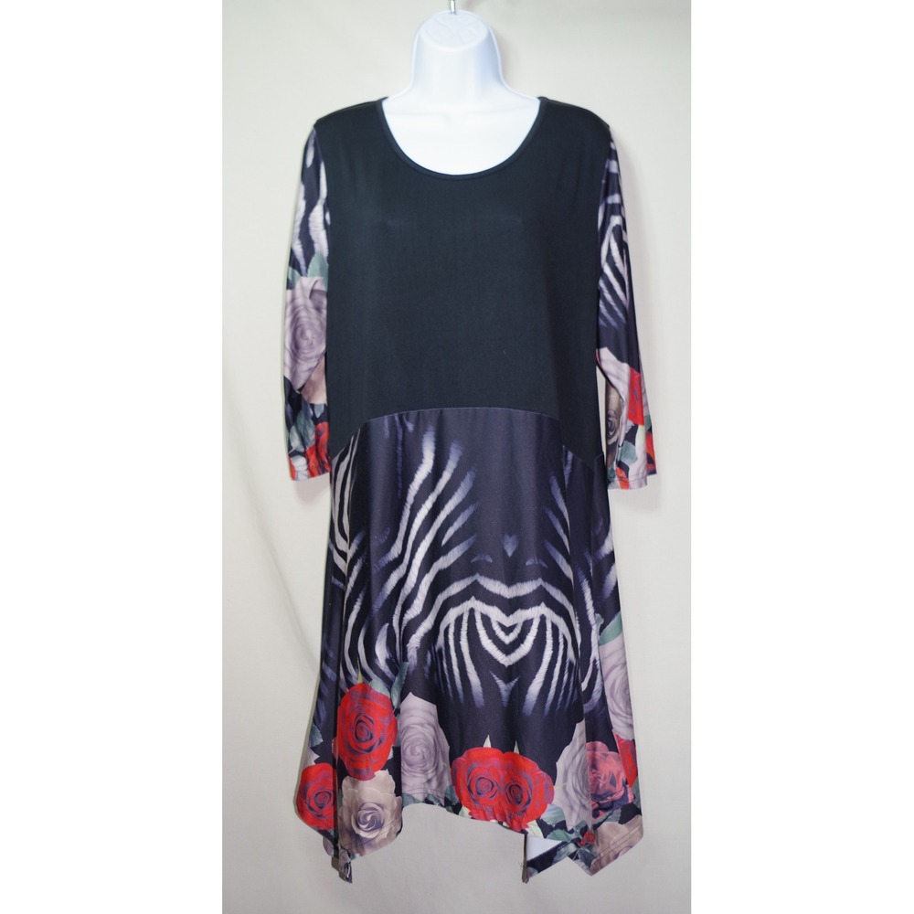 Aster by Firmiana Womens XL Tunic Top Zebra Floral Sharkbite Hem Black A166685